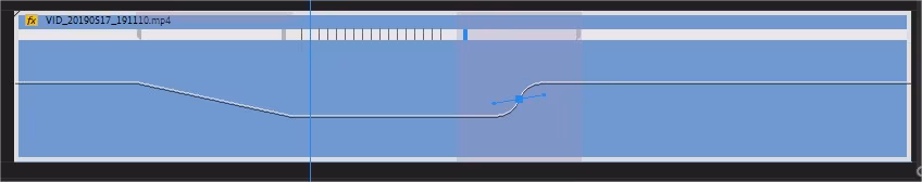Modificare la curva dei key frame dopo aver modificato la velocità di una clip video con la funzione "Modifica tempo > Velocità"