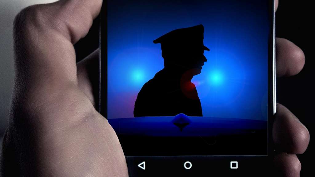 Getting Pulled. Se si è fermati dalla polizia l'iphone grazie a SIRI può registrare tutto