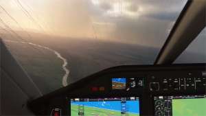 Microsoft Flight Simulator 2020: effetti speciali meteo - Pioggia su cruscotto aereo