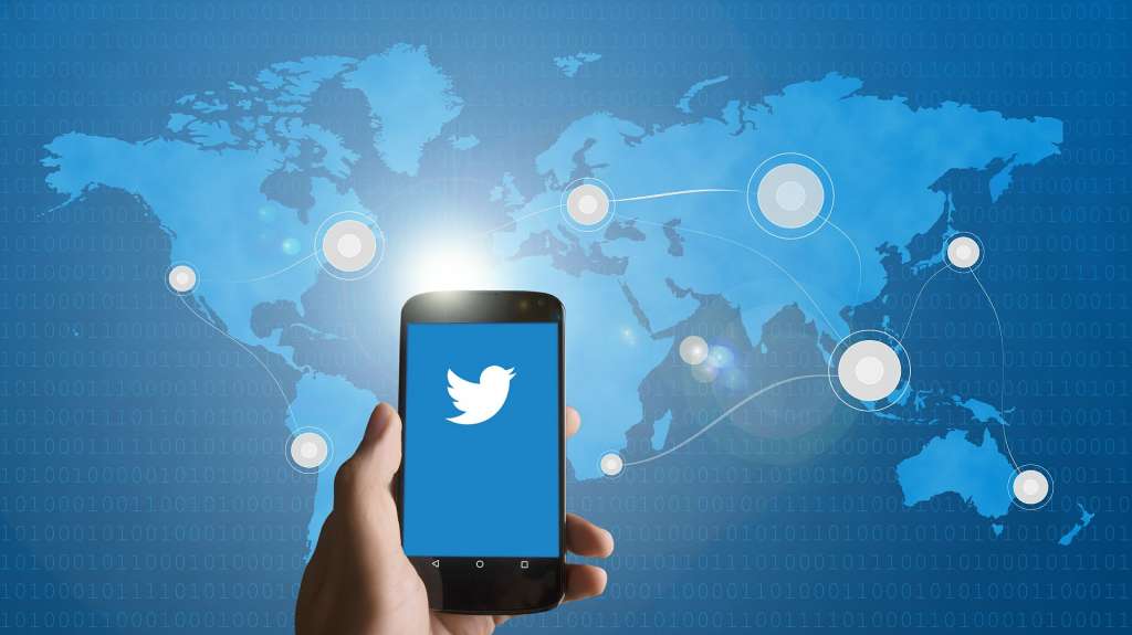 Twitter: logo e smartphone