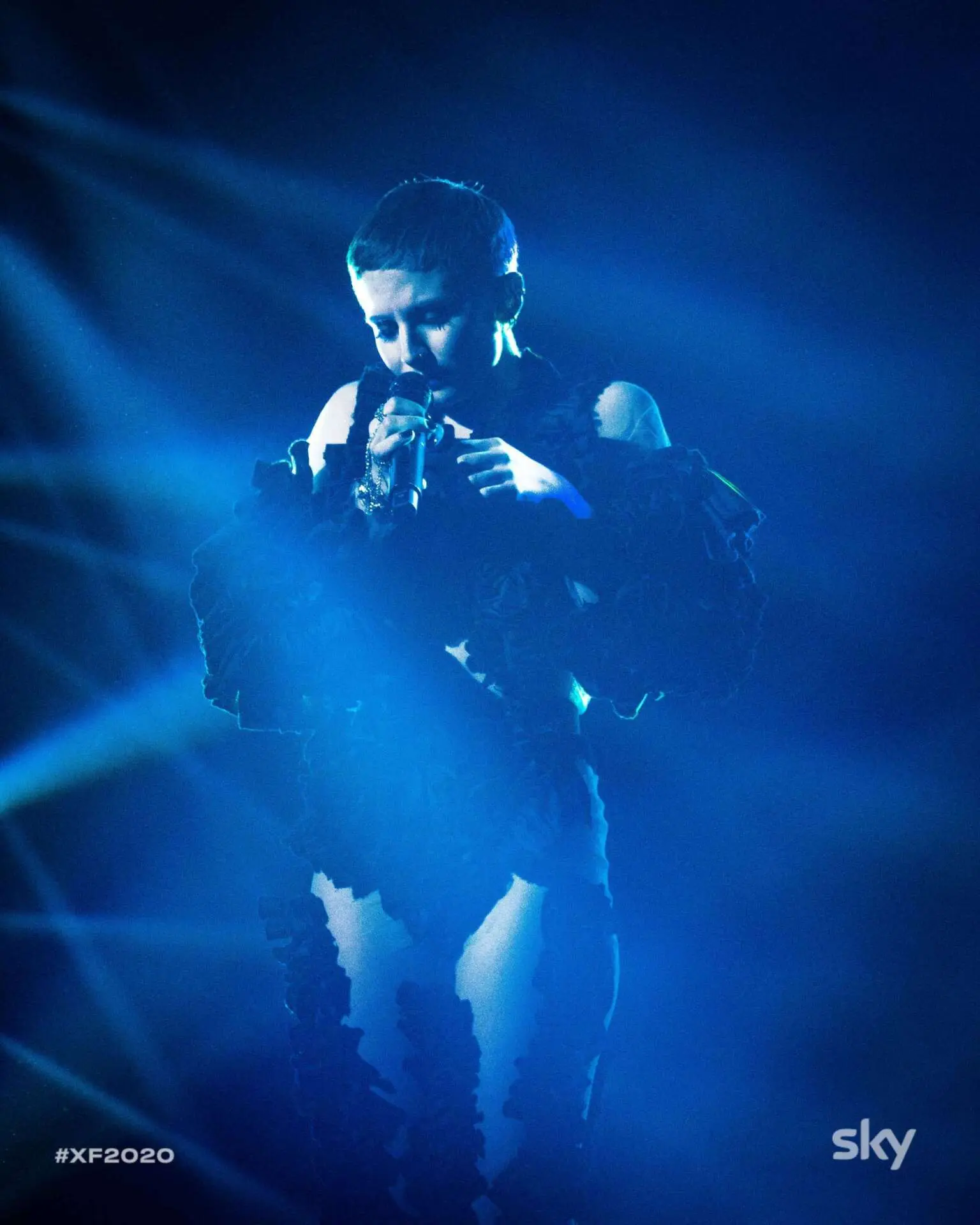 I Melancholia cantano "Alone" durante l'hot factor