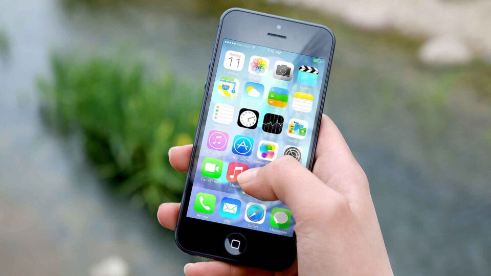 Falsificare le impronte digitali per accedere ad uno smartphone è possibile