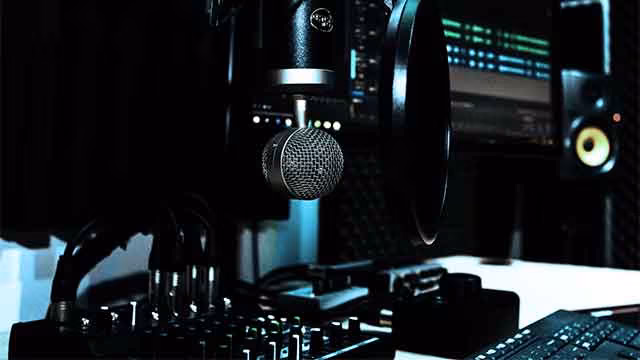 Servizi di editing audio professionale per podcast e show radiofonici