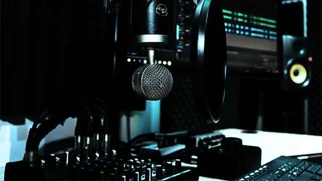 Servizi di editing audio professionale per podcast e show radiofonici