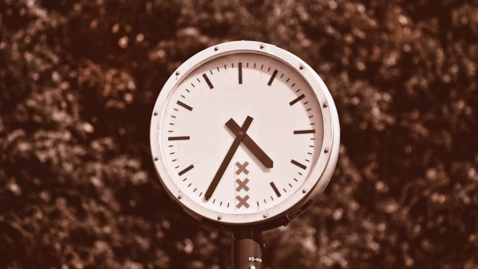 Cambio ora legale 2023: quando spostare le lancette e come farlo nei vari dispositivi