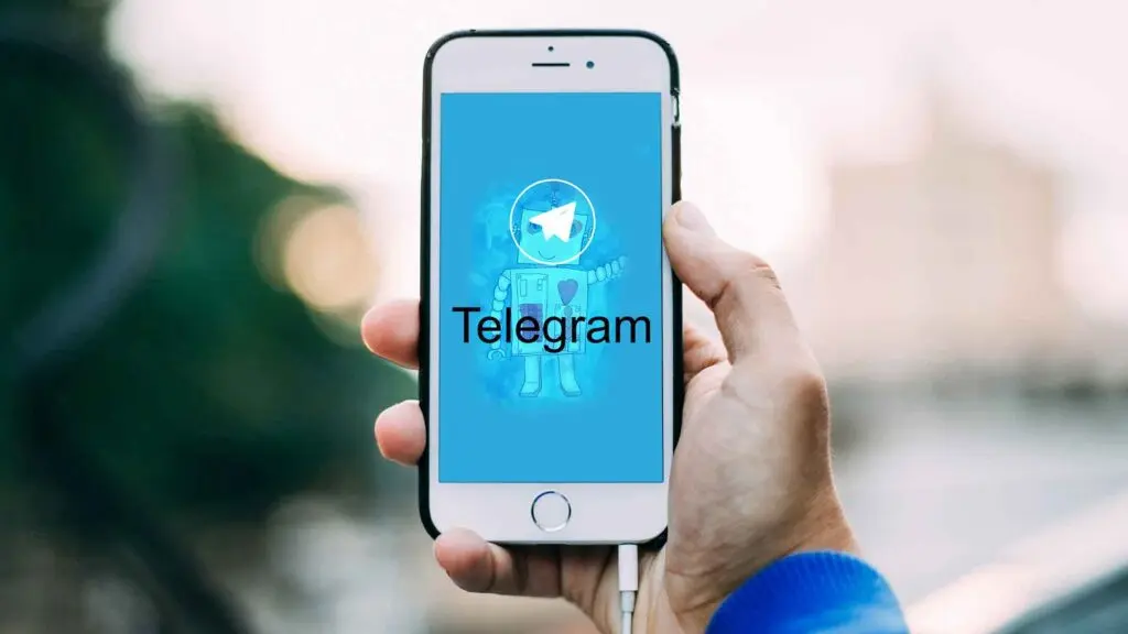Cosa sono e come usare i bot di telegram? Quali sono i più curiosi e utili?