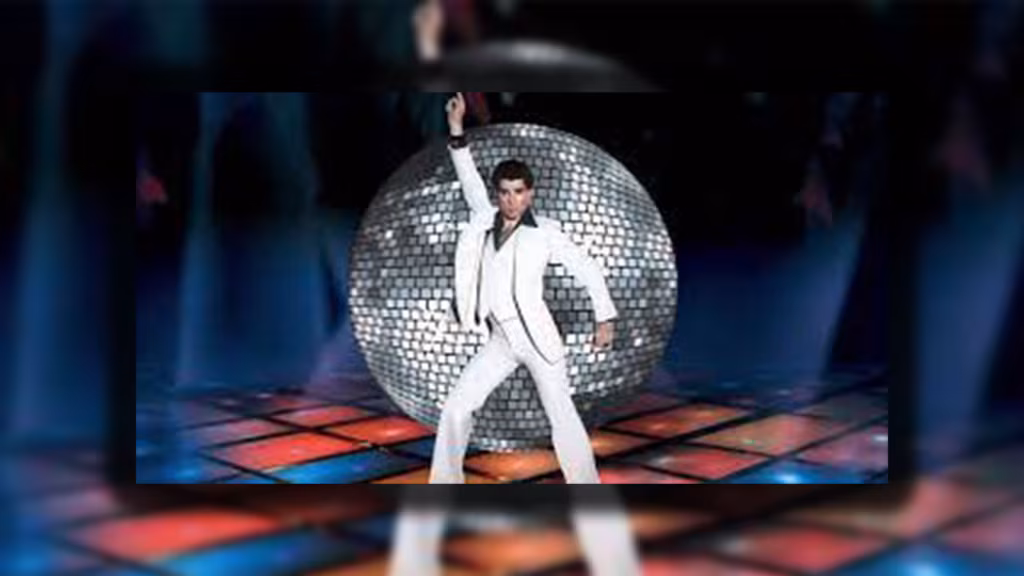 L’iconico abito di John Travolta in “La febbre del sabato sera” venduto all’asta per una cifra record