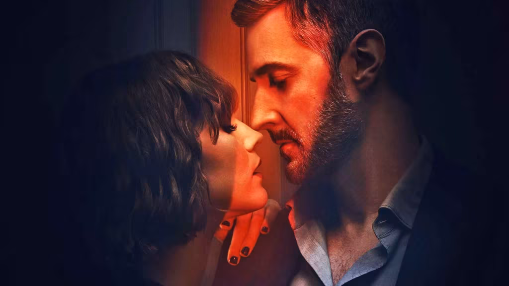 “Ossessione”, serie Netflix: la controversa scena del cuscino dell’hotel diventa virale