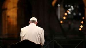 Via Crucis 2023. Papa Francesco non parteciperà in presenza ma seguirà dal Vaticano