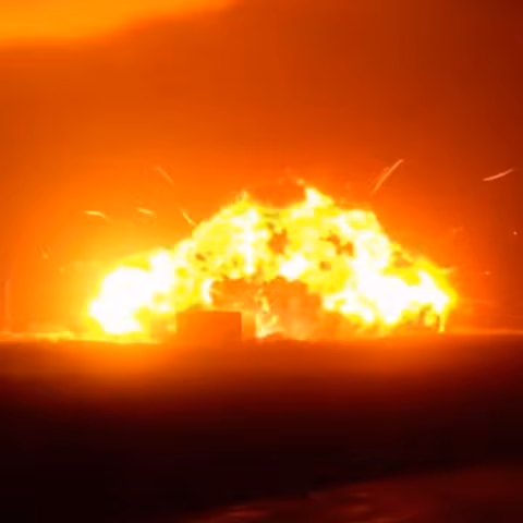 Razzo New Glenn di Blue Origin esplode sulla rampa di lancio durante un test