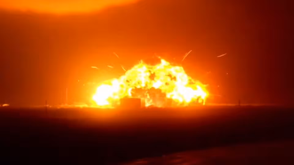 Razzo New Glenn di Blue Origin esplode sulla rampa di lancio durante un test