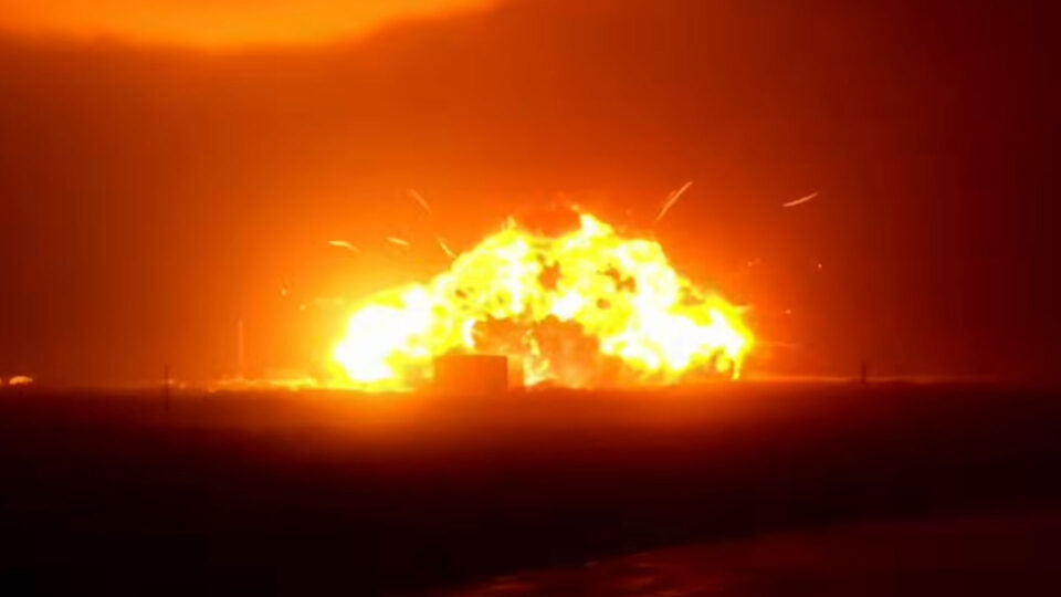 Razzo New Glenn di Blue Origin esplode sulla rampa di lancio durante un test